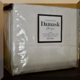D28. King sheets set. 